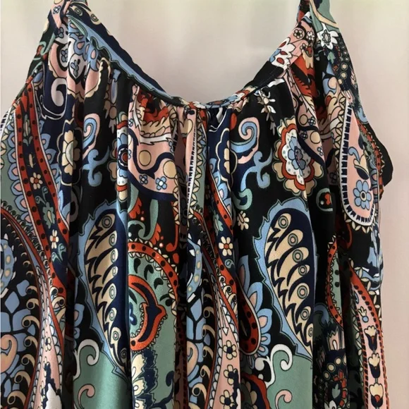 Paisley Print Sleeveless Top w/ Padding (no need for bra!) - Picture 2 of 9